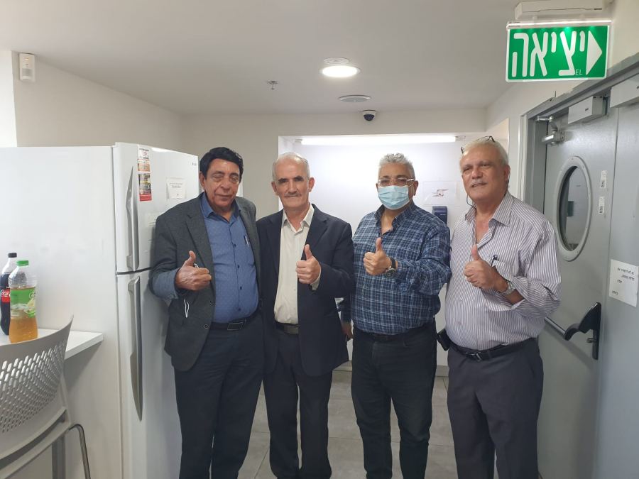 مكان تكرم الإعلاميين المتقاعدين عد سنوات من إعطاء والاداء